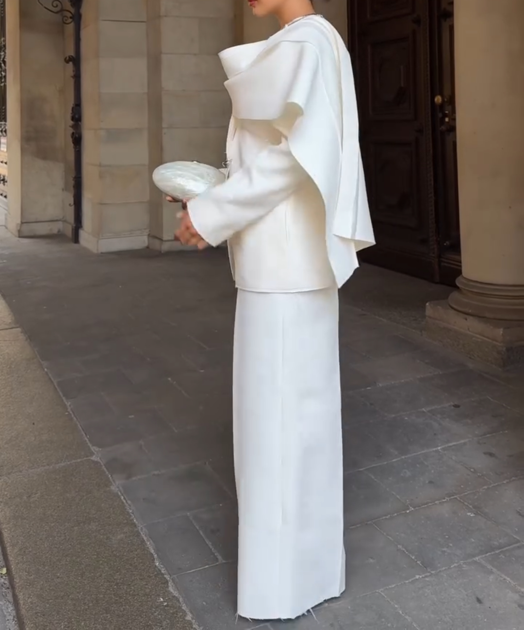 Elegant two-piece suit with shawl